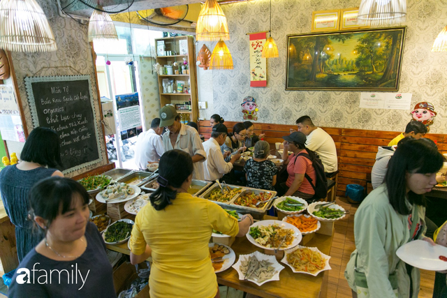 Quán ăn tùy ý, trả tiền tùy tâm, đến khách cũng tự giác bưng bê, dọn dẹp thật kỳ lạ nhưng rất đẹp tại Sài Gòn - Ảnh 16.