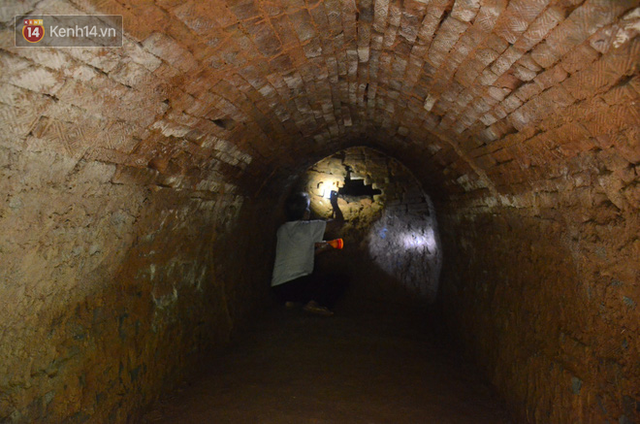Câu chuyện ly kỳ về khu hầm bí ẩn hàng trăm năm nằm giữa lòng Hà Nội - Ảnh 2.