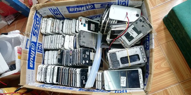 Dân chơi YouTube Việt Nam cày view bằng hàng trăm điện thoại cùng lúc, xây cả dàn chuyên dụng ngập phòng - Ảnh 3.