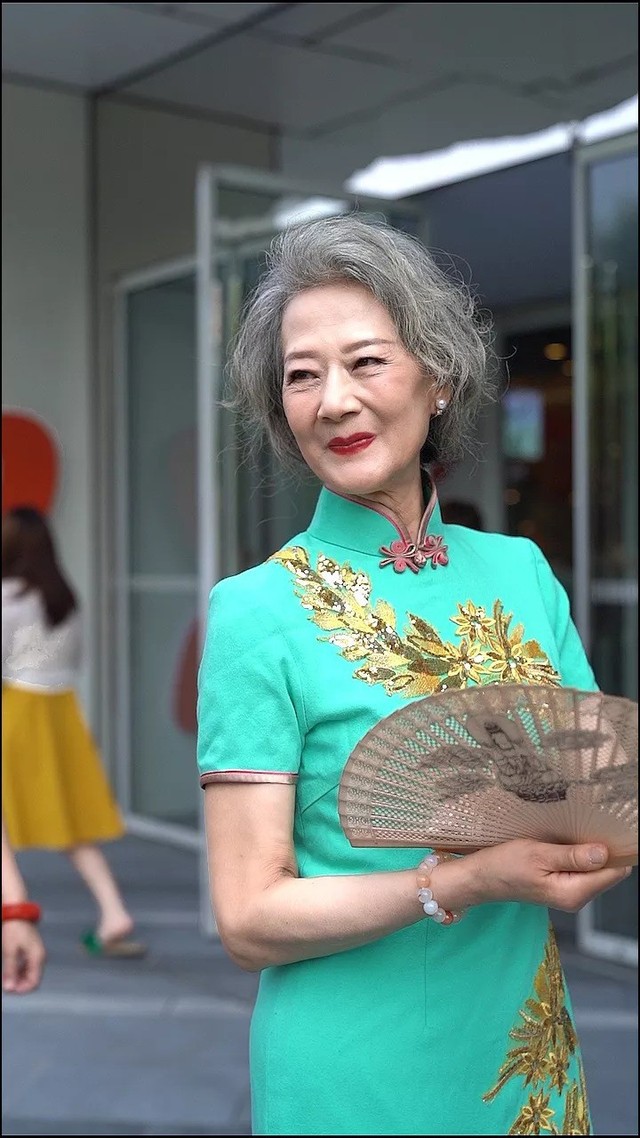 Chất như 4 bà ngoại Trung Quốc: Lúc trẻ làm to, về già theo đuổi nghiệp người mẫu để giữ khí chất sang chảnh - Ảnh 4.
