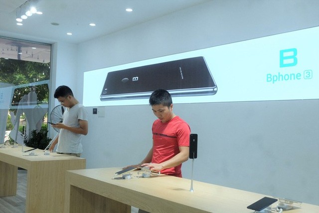  Bên trong tổ hợp dịch vụ khách hàng Bphone Store vừa ra mắt ở Hà Nội - Ảnh 5.