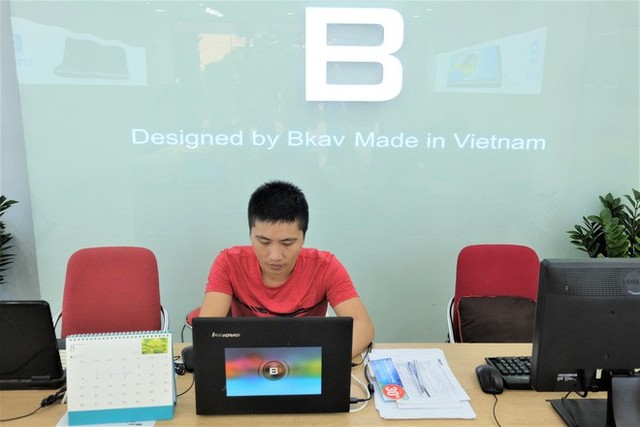  Bên trong tổ hợp dịch vụ khách hàng Bphone Store vừa ra mắt ở Hà Nội - Ảnh 9.