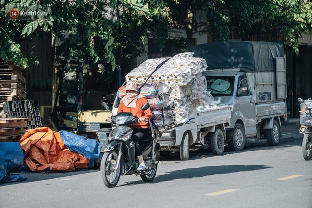 Thủ phủ vàng mã lớn nhất cả nước tấp nập tháng cô hồn: túi Chanel, xe phân khối lớn, xe đạp điện xuất xưởng - Ảnh 4.