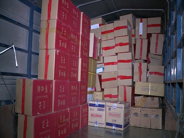 Hà Nội: Thu giữ hàng nghìn chiếc bánh Trung thu do nước ngoài sản xuất không rõ nguồn gốc - Ảnh 12.
