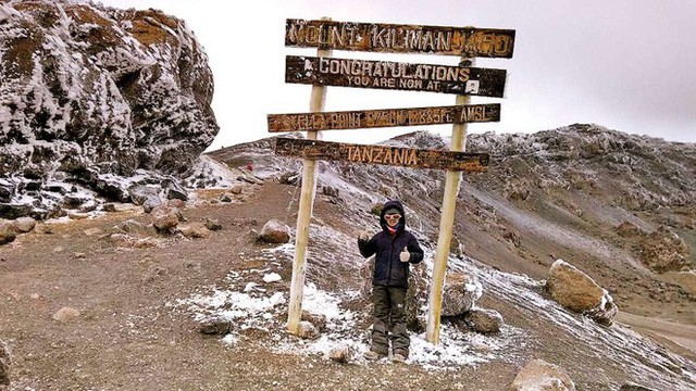 Phượt thủ 9 tuổi chinh phục đỉnh Kilimanjaro huyền thoại ở Châu Phi chỉ trong 7 ngày - Ảnh 3.