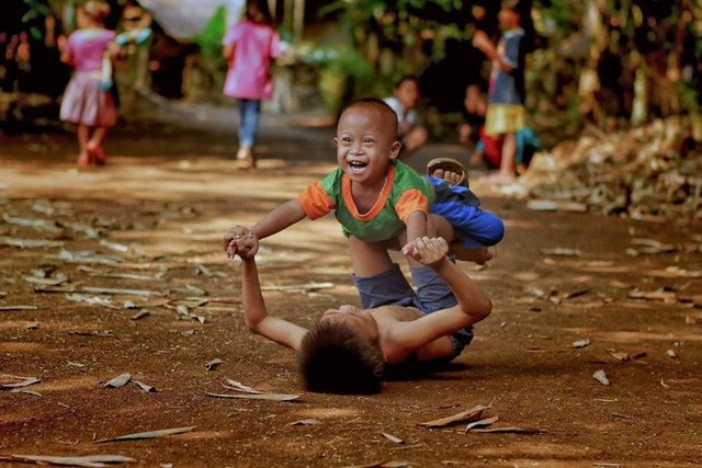 Được hỏi “tình yêu là gì”, nhiếp ảnh gia người Việt và đồng nghiệp liền đáp lại bằng loạt ảnh ấn tượng - Ảnh 5. Được hỏi “tình yêu là gì”, nhiếp ảnh gia người Việt và đồng nghiệp liền đáp lại bằng loạt ảnh ấn tượng - Ảnh 5.