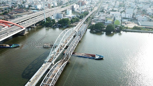 Ngắm từ trên cao cầu đường sắt 117 năm tuổi ở Sài Gòn sắp tháo dỡ - Ảnh 2.