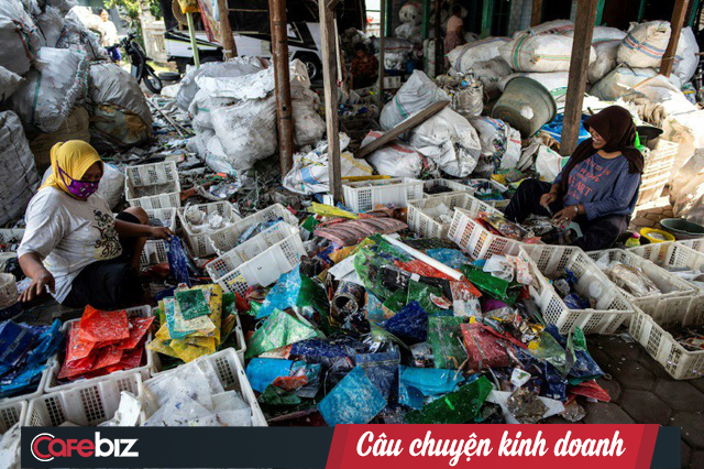 Tạo ra mức thu nhập không tưởng, ngôi làng nghèo coi rác là ‘kho báu’, mỗi tháng nhập 35.000 tấn - Ảnh 1.