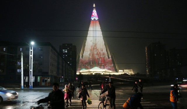 Lạ lùng khách sạn cao nhất Triều Tiên 30 năm hoang lạnh không người - Ảnh 2.