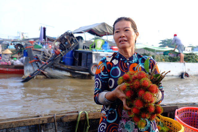 Về Cần Thơ dập dềnh ăn bún, uống cà phê di động trên chợ nổi Cái Răng còn được khuyến mãi câu hò ngọt lịm của miền sông nước - Ảnh 4.