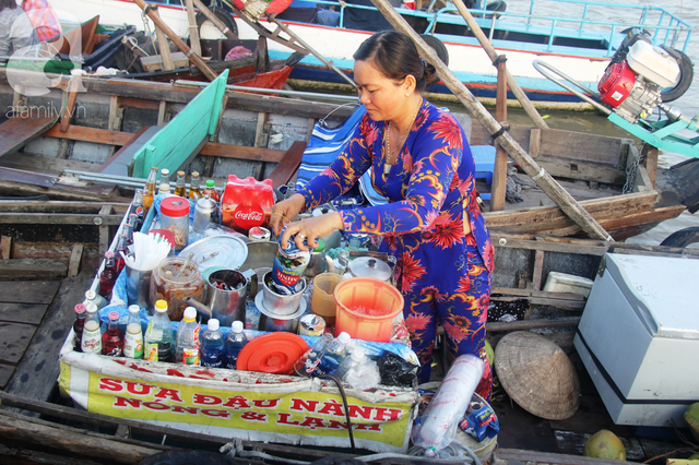 Về Cần Thơ dập dềnh ăn bún, uống cà phê di động trên chợ nổi Cái Răng còn được khuyến mãi câu hò ngọt lịm của miền sông nước - Ảnh 8.