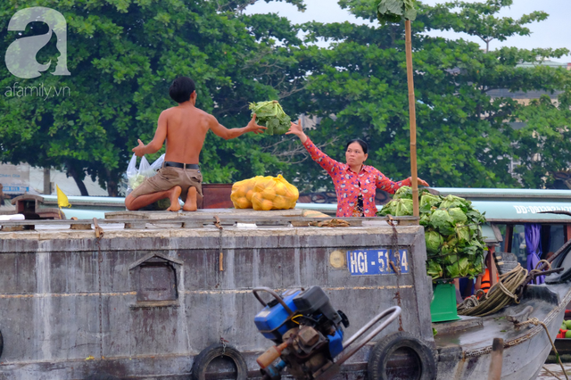 Về Cần Thơ dập dềnh ăn bún, uống cà phê di động trên chợ nổi Cái Răng còn được khuyến mãi câu hò ngọt lịm của miền sông nước - Ảnh 9.