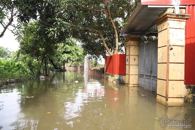 Cảnh khó tin của hàng trăm hộ dân Hà Nội sau 3 ngày mưa bão - Ảnh 12.