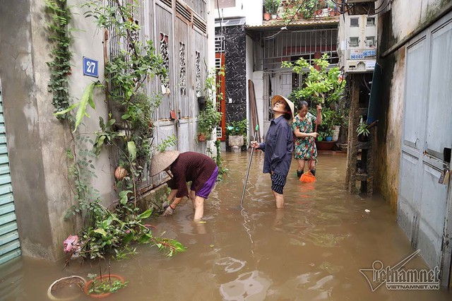 Cảnh khó tin của hàng trăm hộ dân Hà Nội sau 3 ngày mưa bão - Ảnh 15.