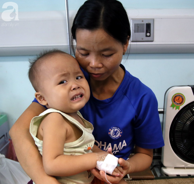 Lời khẩn cầu của người mẹ nghèo mong được cứu giúp con trai 3 tuổi bị ung thư máu - Ảnh 3.