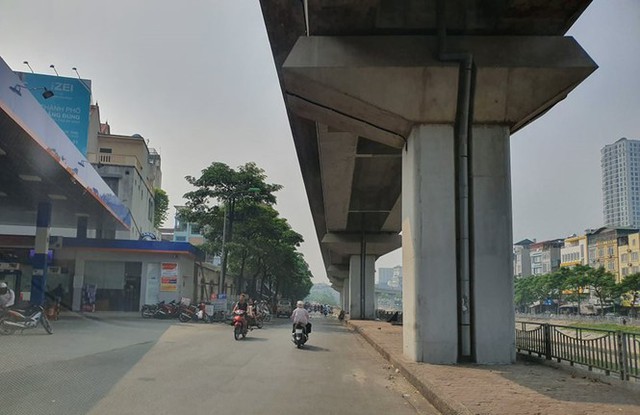 Tiểu thương chật vật sau khi chợ đầu mối Ngã Tư Sở giải tỏa - Ảnh 2.