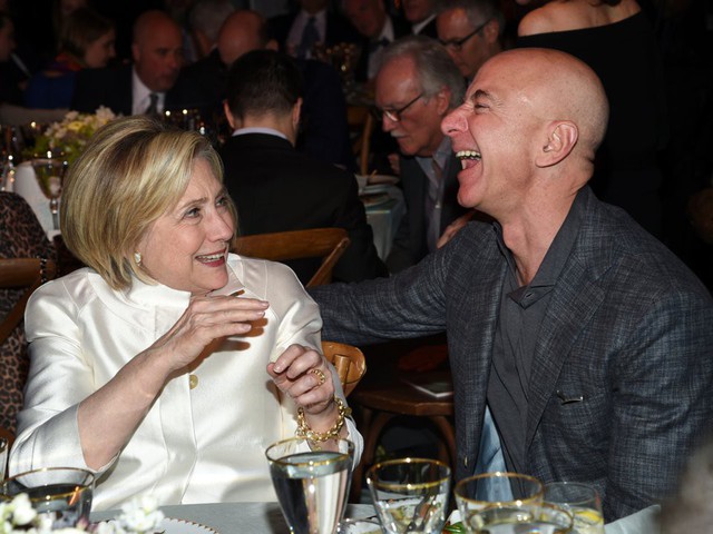 Tỷ phú giàu nhất thế giới tận hưởng mùa hè vừa qua như thế nào? - Ảnh 4.