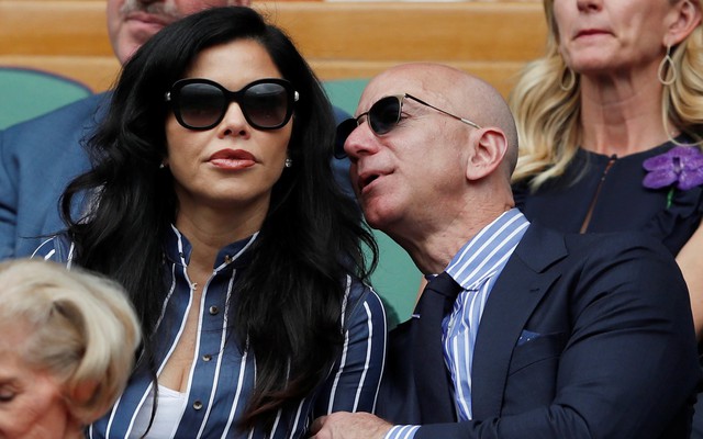 Tỷ phú giàu nhất thế giới tận hưởng mùa hè vừa qua như thế nào?