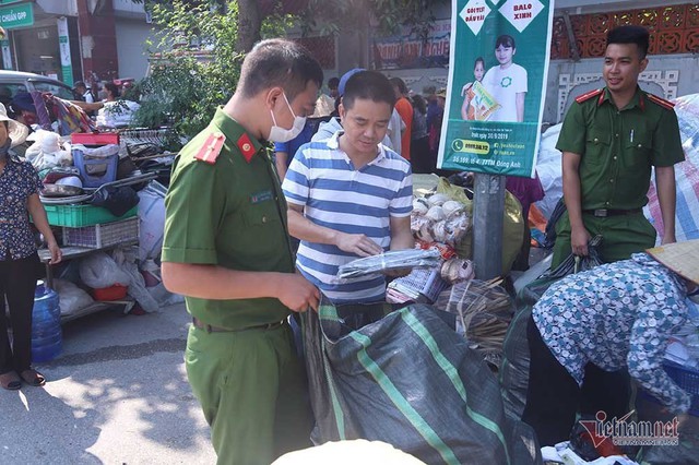 Tan hoang khu chợ lớn nhất Đông Anh, điêu đứng nhìn tài sản bị thiêu rụi - Ảnh 5.