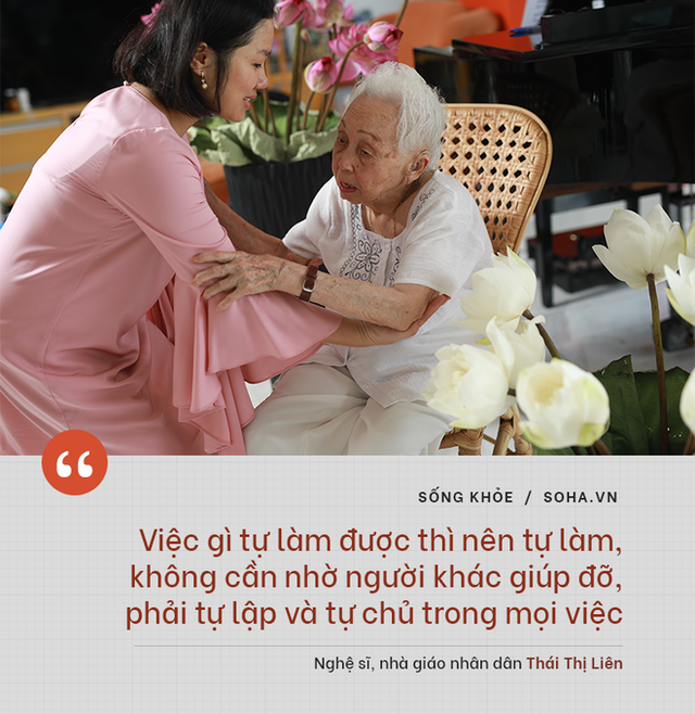  Bí quyết từ ‘người mẹ vĩ đại’ 102 tuổi của NSND Đặng Thái Sơn: Thể dục, thiên nhiên, nước muối... và mỹ phẩm - Ảnh 2.