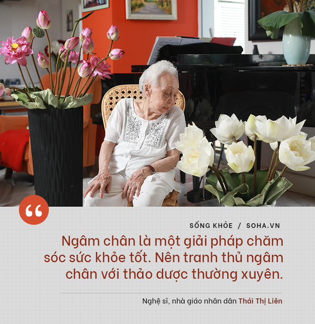  Bí quyết từ ‘người mẹ vĩ đại’ 102 tuổi của NSND Đặng Thái Sơn: Thể dục, thiên nhiên, nước muối... và mỹ phẩm - Ảnh 4.