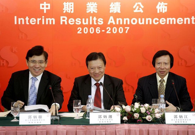 Chuyện thâm cung bí sử ở gia tộc giàu có nhất Hong Kong: Anh em đấu đá, tranh chấp ngai vàng, tù tội và chết chóc - Ảnh 2. Chuyện thâm cung bí sử ở gia tộc giàu có nhất Hong Kong: Anh em đấu đá, tranh chấp ngai vàng, tù tội và chết chóc - Ảnh 2.
