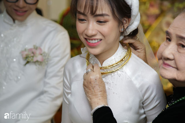 ĐỘC QUYỀN: Toàn cảnh lễ đưa dâu bằng dàn siêu xe hơn 100 tỷ của con gái đại gia Minh Nhựa, quà cưới toàn vàng, kim cương đeo đỏ tay - Ảnh 13.