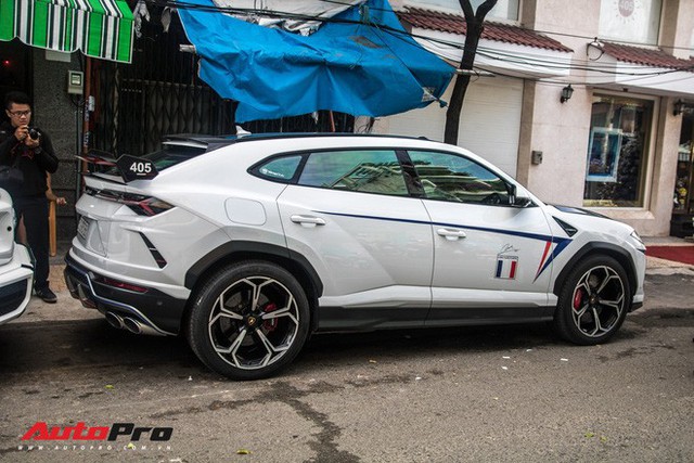 Minh Nhựa ngồi đầu xe Lamborghini Urus dẫn dầu dàn xe hơn 100 tỷ đồng phục vụ đám cưới cô con gái - Ảnh 6.