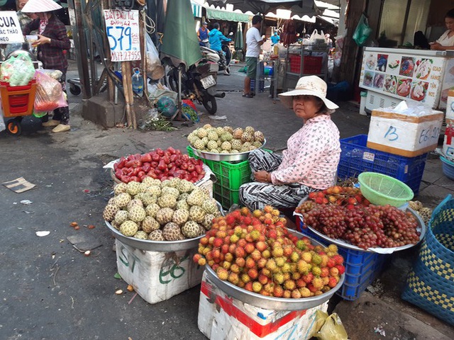 Tiểu thương méo mặt vì hàng hóa ế ẩm dịp Tết Dương lịch - Ảnh 5.