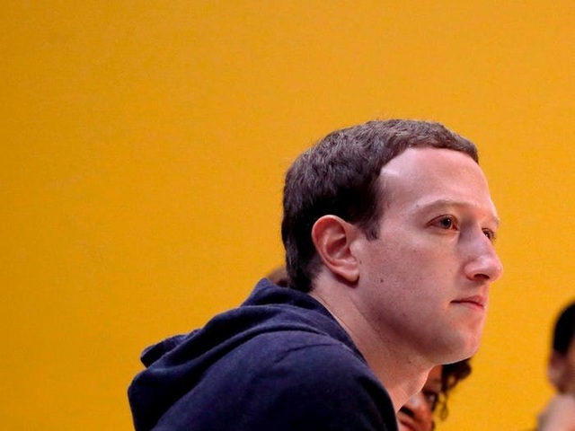 Nhìn lại thử thách 10 năm của Mark Zuckerberg: từ đeo cà vạt mỗi ngày, chỉ ăn thịt con vật mình giết được tới giải cứu Facebook - Ảnh 4.