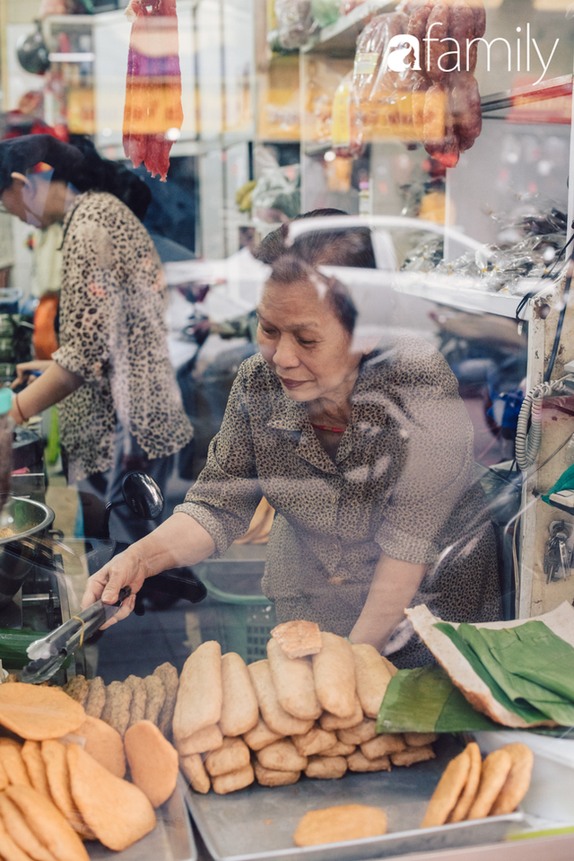 Quốc Hương - tiệm giò chả cứ đến Tết là người Hà Nội xếp hàng dài mua đồ và chuyện thách cưới giờ mới kể của bà chủ nức tiếng đẹp người đẹp nết - Ảnh 30.