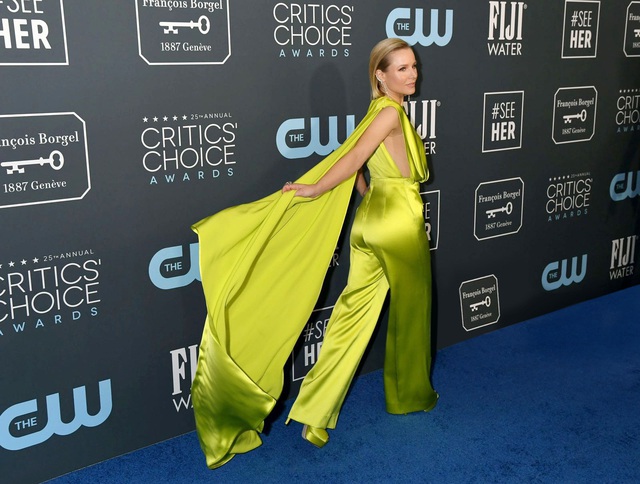 Mở đầu 2020 rạng rỡ: Trang phục do Công Trí thiết kế giúp Kristen Bell chiếm trọn spotlight khi nhận giải thưởng danh giá đầu tiên trong sự nghiệp - Ảnh 2.