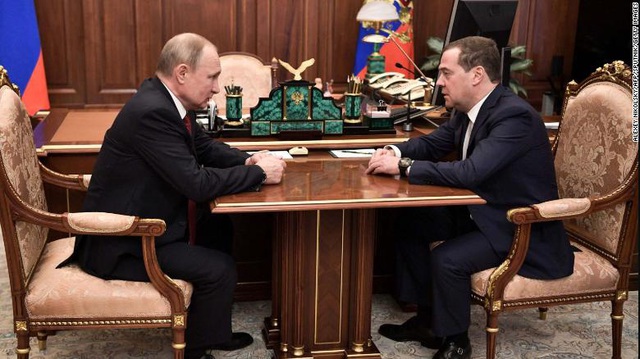  Thủ tướng Nga Medvedev từ chức, giải tán chính phủ  - Ảnh 1.