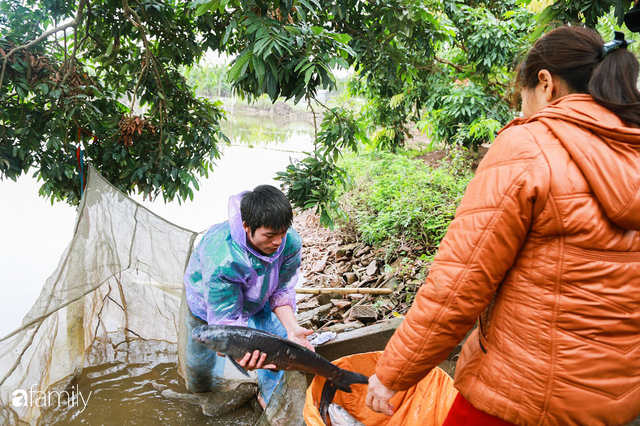 Đeo mặt nạ để... kho cá ở làng Vũ Đại - bí quyết vượt ải mùa Tết 2020 của những nồi cá bạc triệu - Ảnh 2.