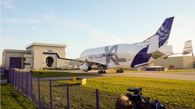 Máy bay cá voi dễ thương Airbus Beluga XL chính thức được đưa vào hoạt động sau một thời gian dài thử nghiệm - Ảnh 5.