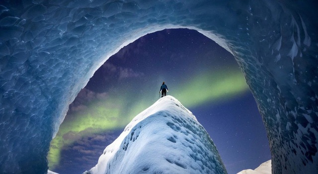Loạt ảnh cực quang đẹp đến choáng ngợp ở đảo Greenland khiến người xem tưởng như đang lạc ra ngoài không gian - Ảnh 2.