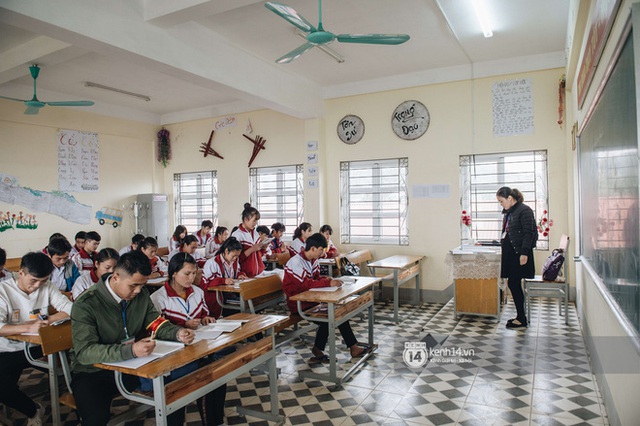 Chuyện buồn phía sau ngôi trường trên mây đẹp nhất Việt Nam: Đi bộ hàng cây số đến trường, con cái học quá giỏi lại trở thành gánh nặng cho cha mẹ - Ảnh 13.