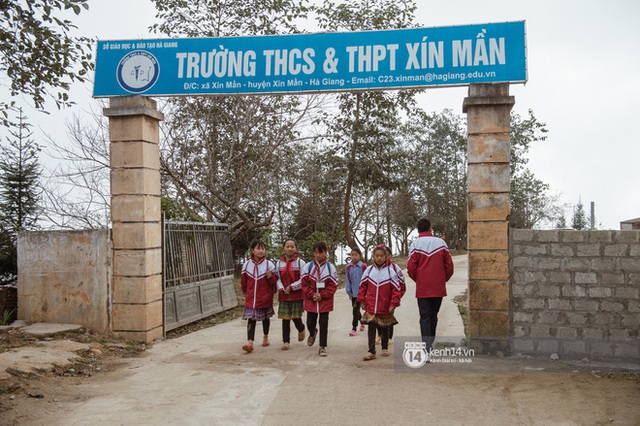 Chuyện buồn phía sau ngôi trường trên mây đẹp nhất Việt Nam: Đi bộ hàng cây số đến trường, con cái học quá giỏi lại trở thành gánh nặng cho cha mẹ - Ảnh 4.