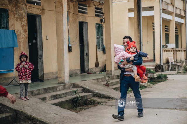 Chuyện buồn phía sau ngôi trường trên mây đẹp nhất Việt Nam: Đi bộ hàng cây số đến trường, con cái học quá giỏi lại trở thành gánh nặng cho cha mẹ - Ảnh 10.
