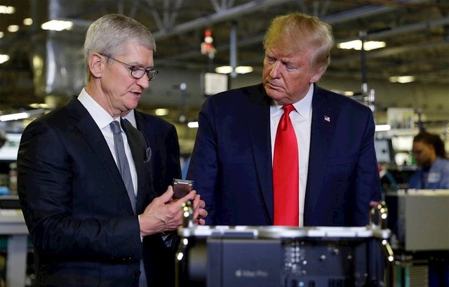 Tim Cook và Tổng thống Trump: “Làm bạn với vua như chơi với hổ” - Ảnh 1.