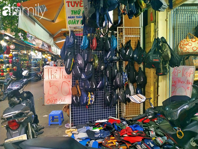 Chợ Bàn Cờ - chợ “lạc đường” kiêm thiên đường đồ si ở Sài Gòn - Ảnh 1.