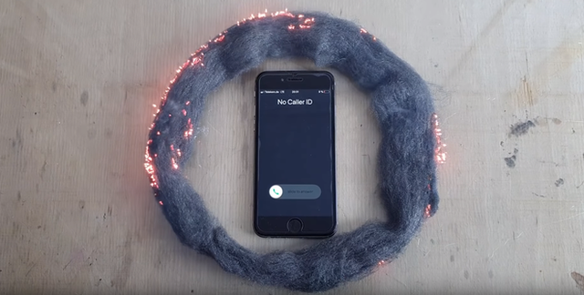 Sự thật về video sóng iPhone đốt cháy bùi nhùi thép - Ảnh 2.