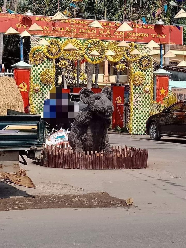 Hình ảnh linh vật chuột mình đầy lông lá chưng Tết ở Củ Chi khiến bất kì chú mèo nào nhìn thấy cũng phải khóc thét - Ảnh 2.