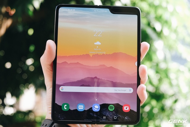  Dùng Galaxy Fold không dán màn hình: Chiếc máy của tôi bây giờ ra sao?  - Ảnh 1.