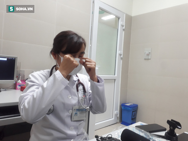 Bác sĩ hướng dẫn đeo khẩu trang y tế đúng cách để phòng lây nhiễm virus corona - Ảnh 1. Bác sĩ hướng dẫn đeo khẩu trang y tế đúng cách để phòng lây nhiễm virus corona - Ảnh 1.