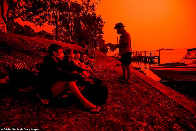 Đại thảm họa cháy rừng Úc nhìn từ không gian: Cả nước như quả cầu lửa, những mảng xanh trù phú bị thay bằng màu khói trắng tang thương - Ảnh 29.