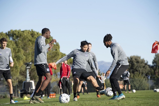  Từ hiệu ứng Văn Hậu, Heerenveen chính thức ký hợp đồng thương mại đầu tiên từ Việt Nam - Ảnh 1.