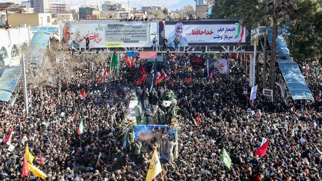 [NÓNG] Thảm kịch kinh hoàng trong tang lễ tướng Iran Soleimani: 35 người tử vong vì giẫm đạp - Ảnh 2.