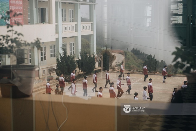 Cận cảnh ngôi trường trên mây đẹp nhất Việt Nam: Cảnh như lạc vào thiên đường nhưng cuộc sống học sinh lại đầy khốn khó - Ảnh 14.