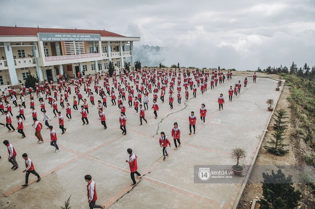 Cận cảnh ngôi trường trên mây đẹp nhất Việt Nam: Cảnh như lạc vào thiên đường nhưng cuộc sống học sinh lại đầy khốn khó - Ảnh 5.